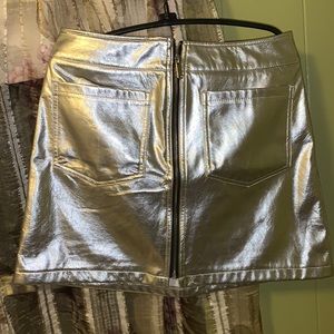 - - Love fire .beautiful silver skirt new with out tag .size L.